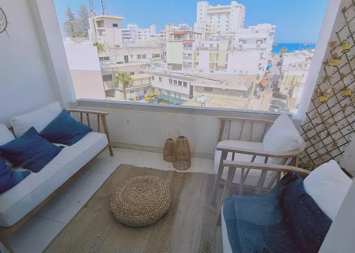 Kallucci's Maison De La Larnaca